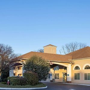 Days Inn & Suites By Wyndham Cherry Hill - Philadelphia